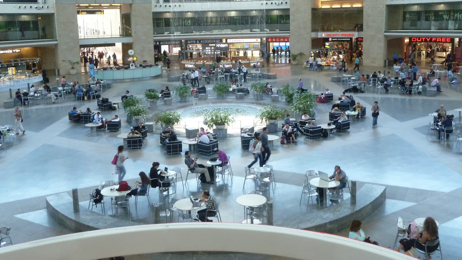 Tel Aviv, Ben Gurion Airport, Departure Hall. File photograph. Foto d'archivio.