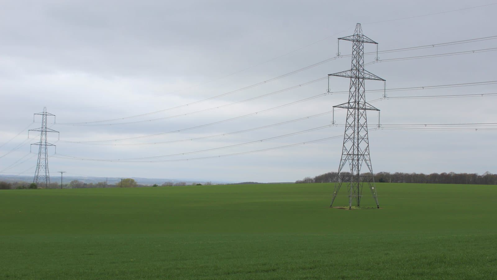 Electric Transmission Pylons near Newton geograph.org.uk. File photograph. Foto d'archivio.