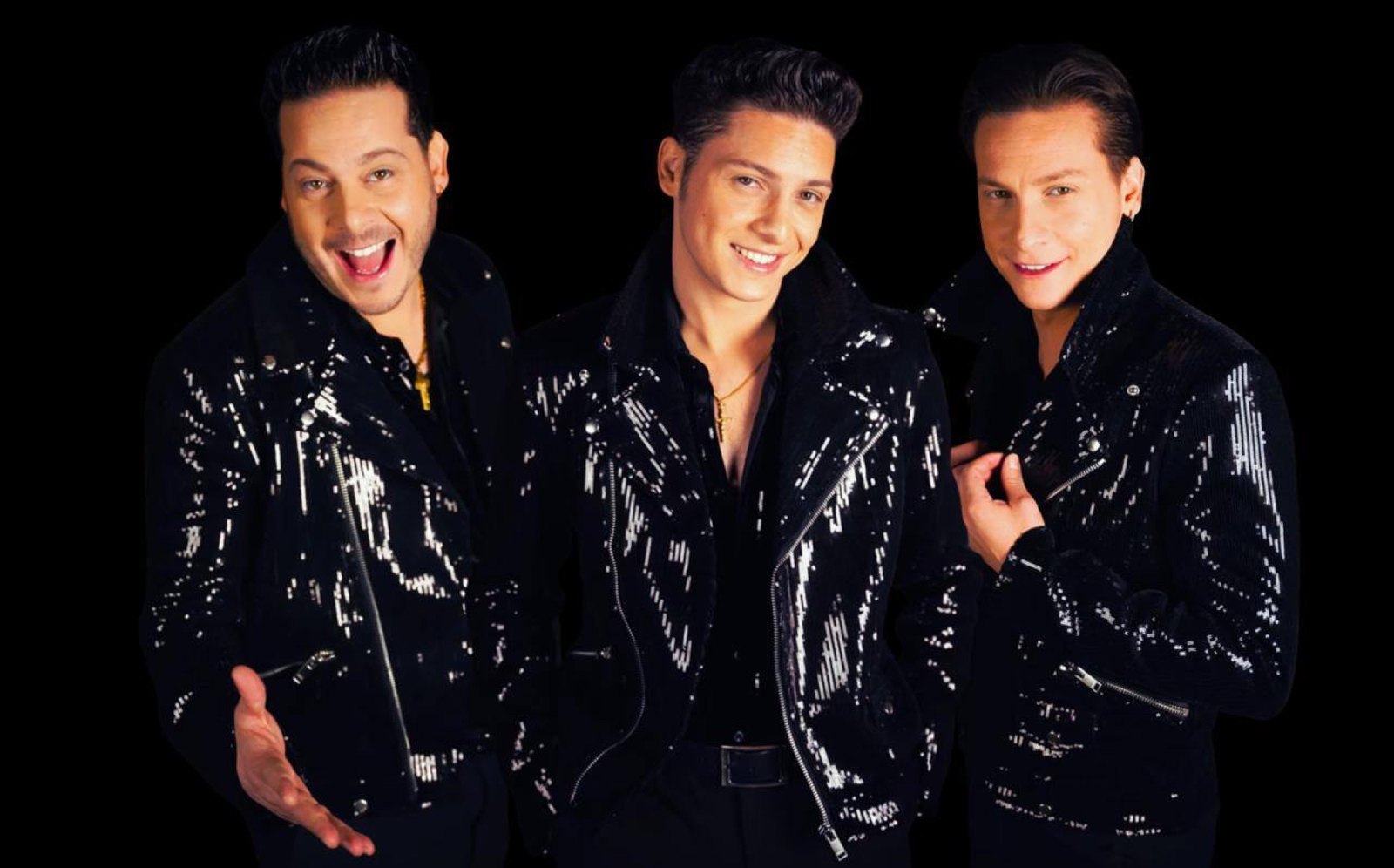I tre Esteriore Brothers con giacche nere di paillettes su fondo nero.